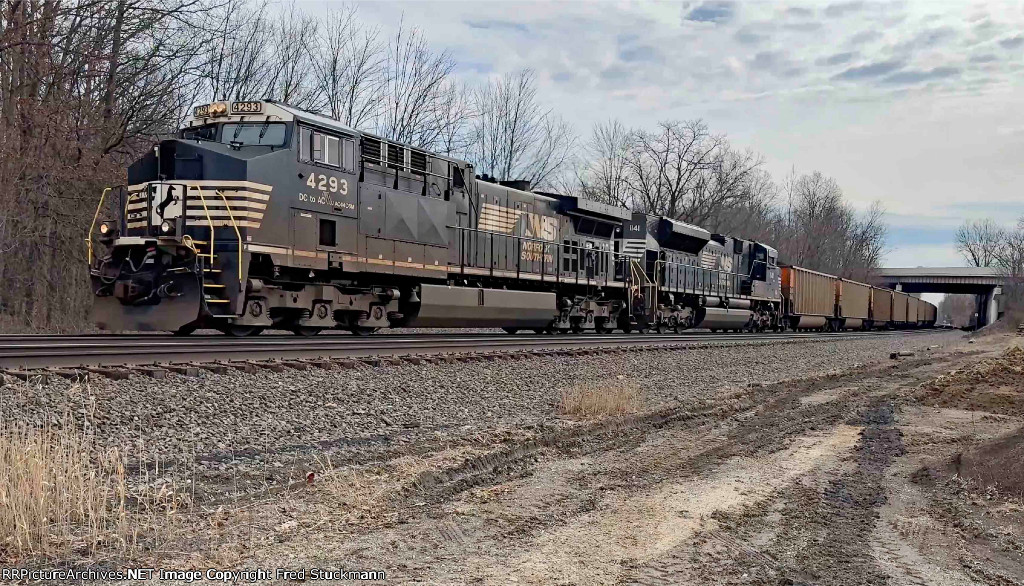 NS 4293 leads 552 with coal.